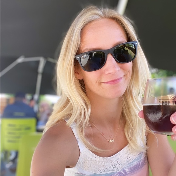 Meet your Posher, Carrie - Picture 4 of 5